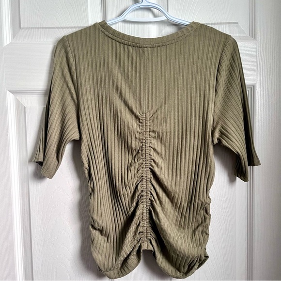 DKNY Jeans Top Green fitted Women Large 
Short sleeve festival cocktail shirt - Picture 5 of 5